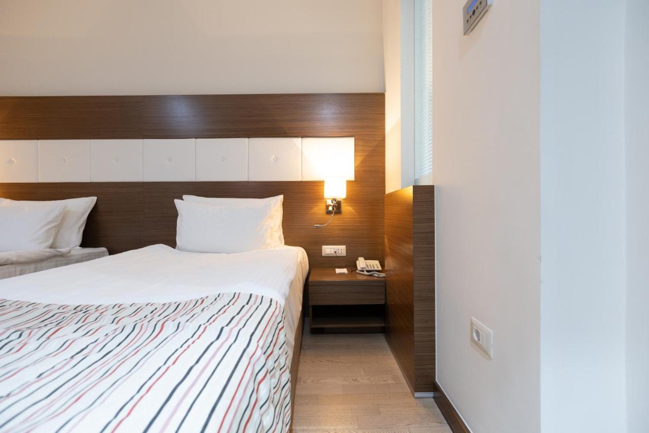 Hotel Dukagjini Печ Экстерьер фото