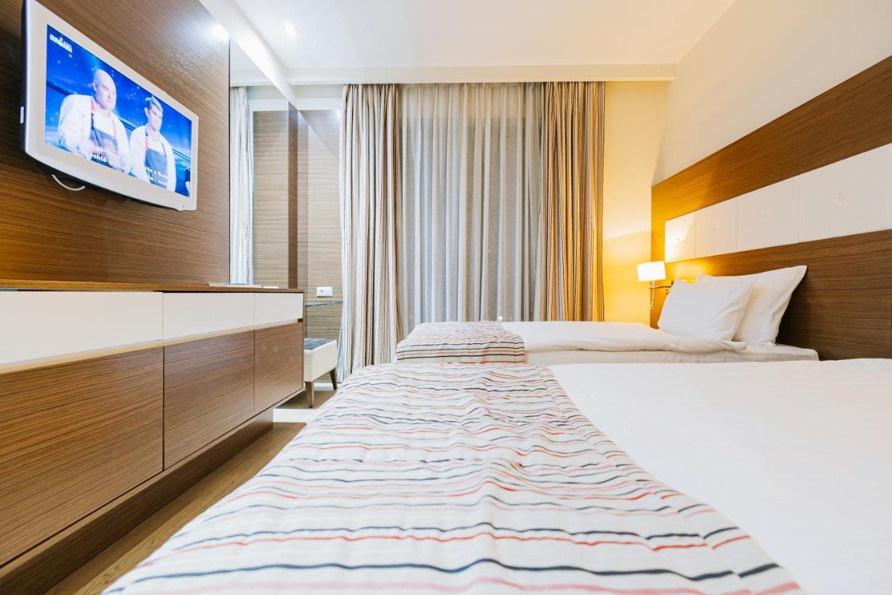 Hotel Dukagjini Печ Экстерьер фото