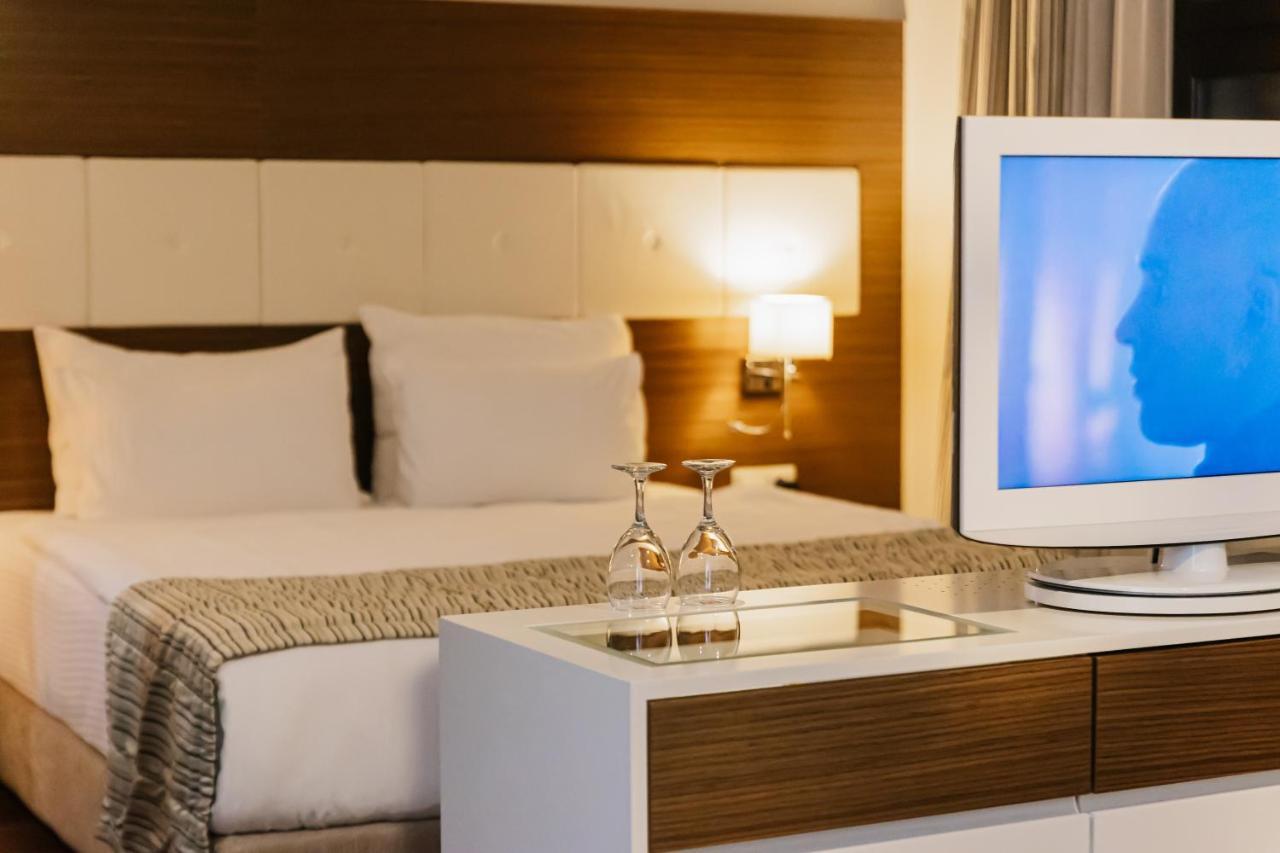 Hotel Dukagjini Печ Экстерьер фото