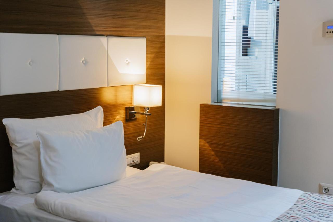 Hotel Dukagjini Печ Экстерьер фото