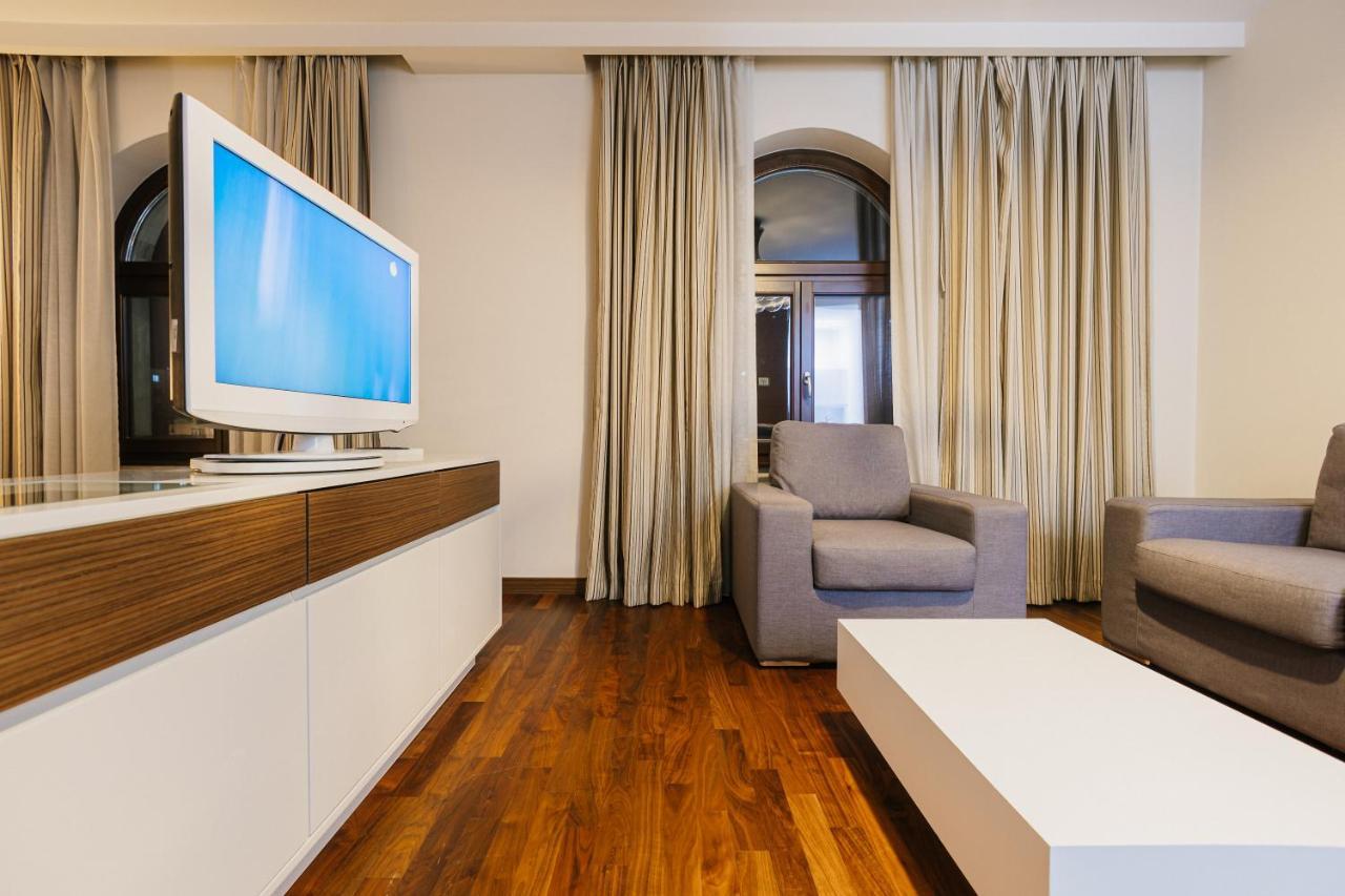 Hotel Dukagjini Печ Экстерьер фото