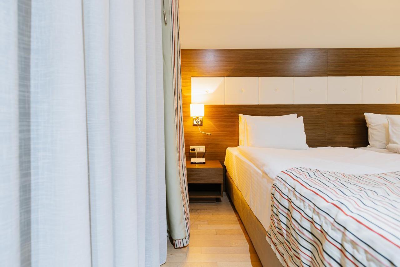 Hotel Dukagjini Печ Экстерьер фото