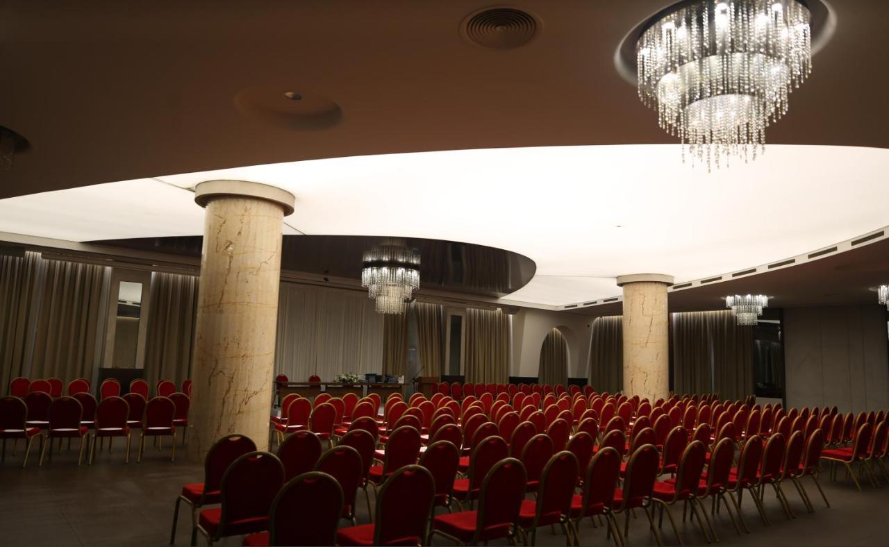 Hotel Dukagjini Печ Экстерьер фото