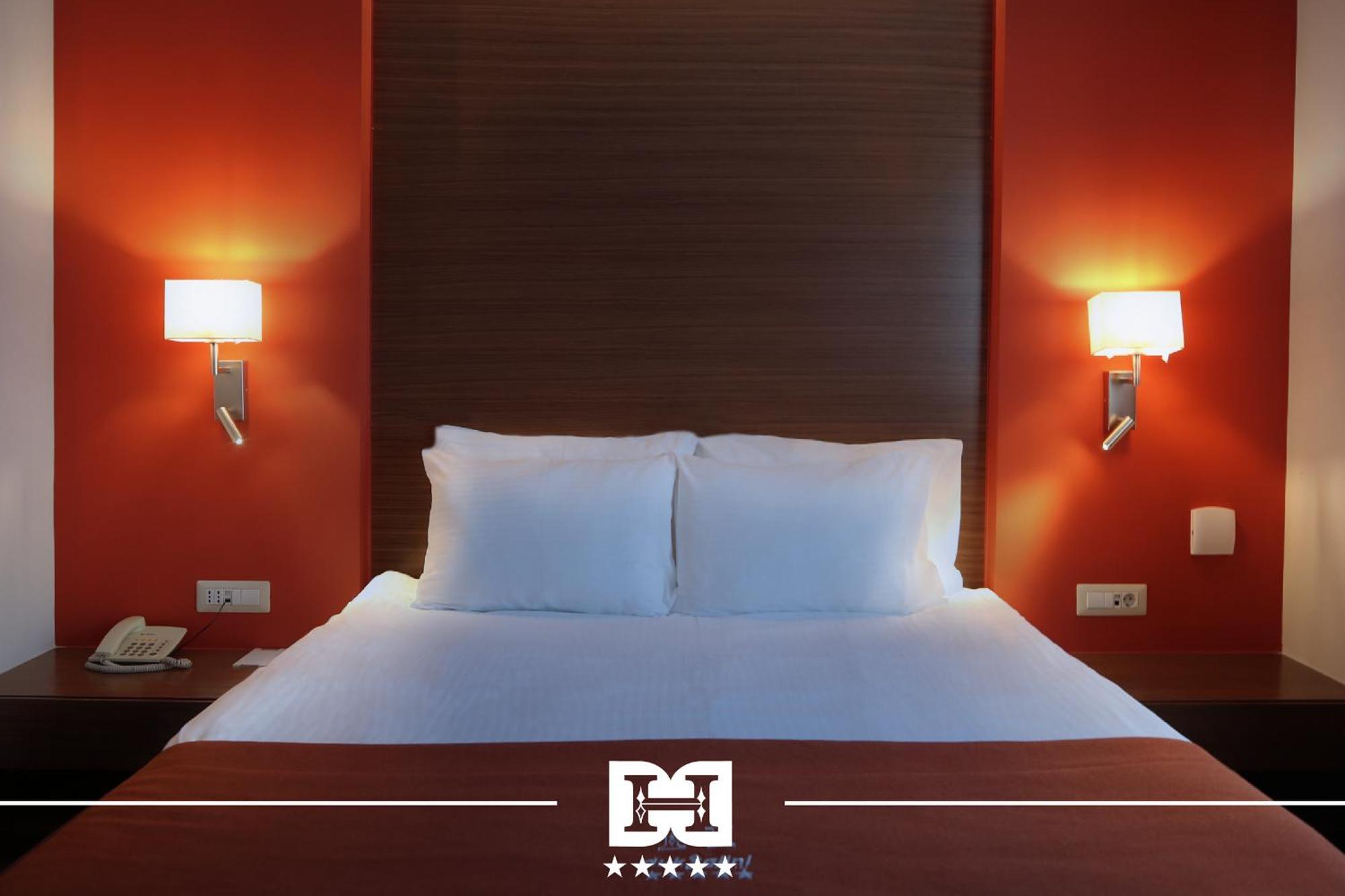 Hotel Dukagjini Печ Экстерьер фото