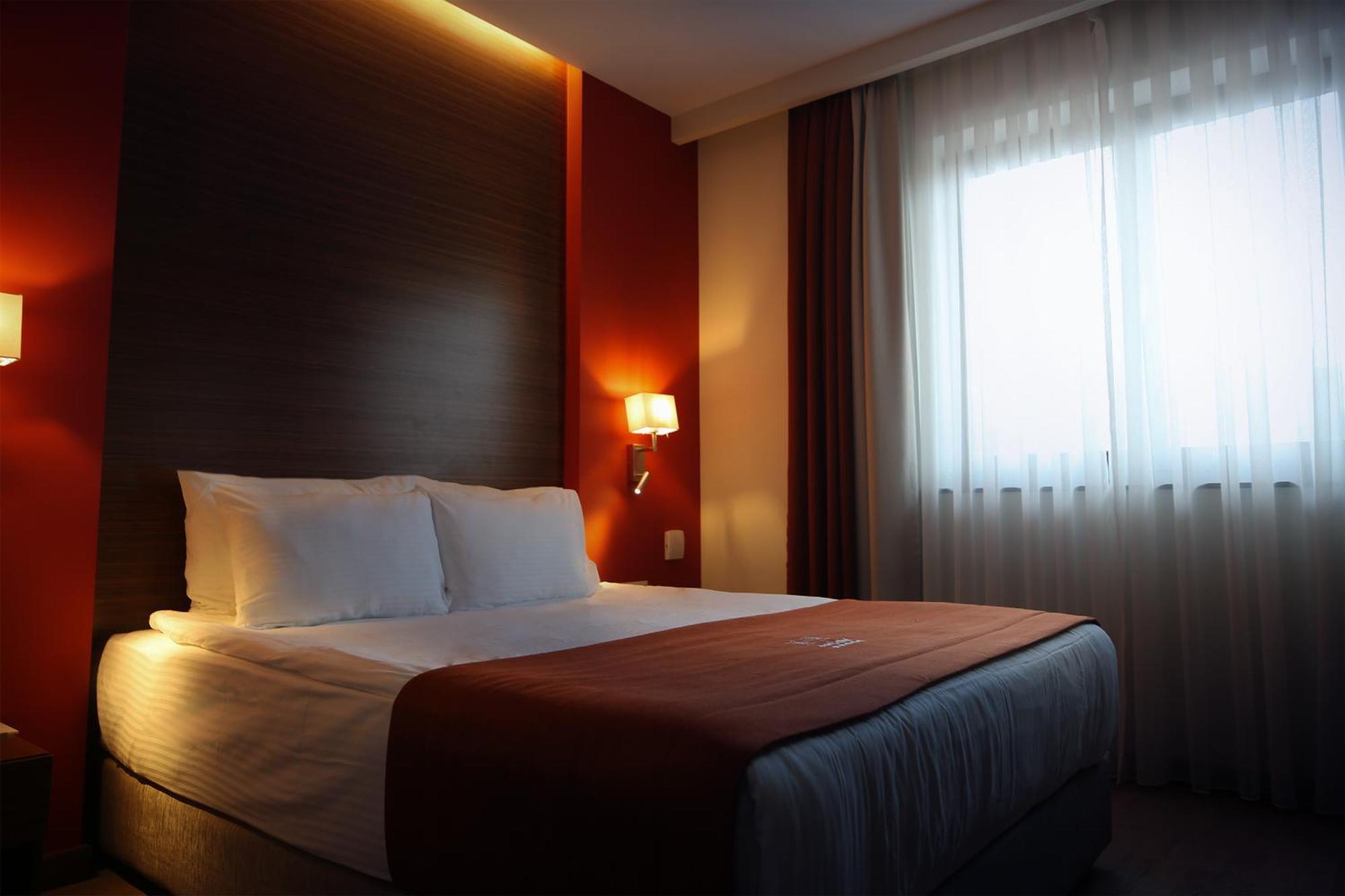 Hotel Dukagjini Печ Экстерьер фото