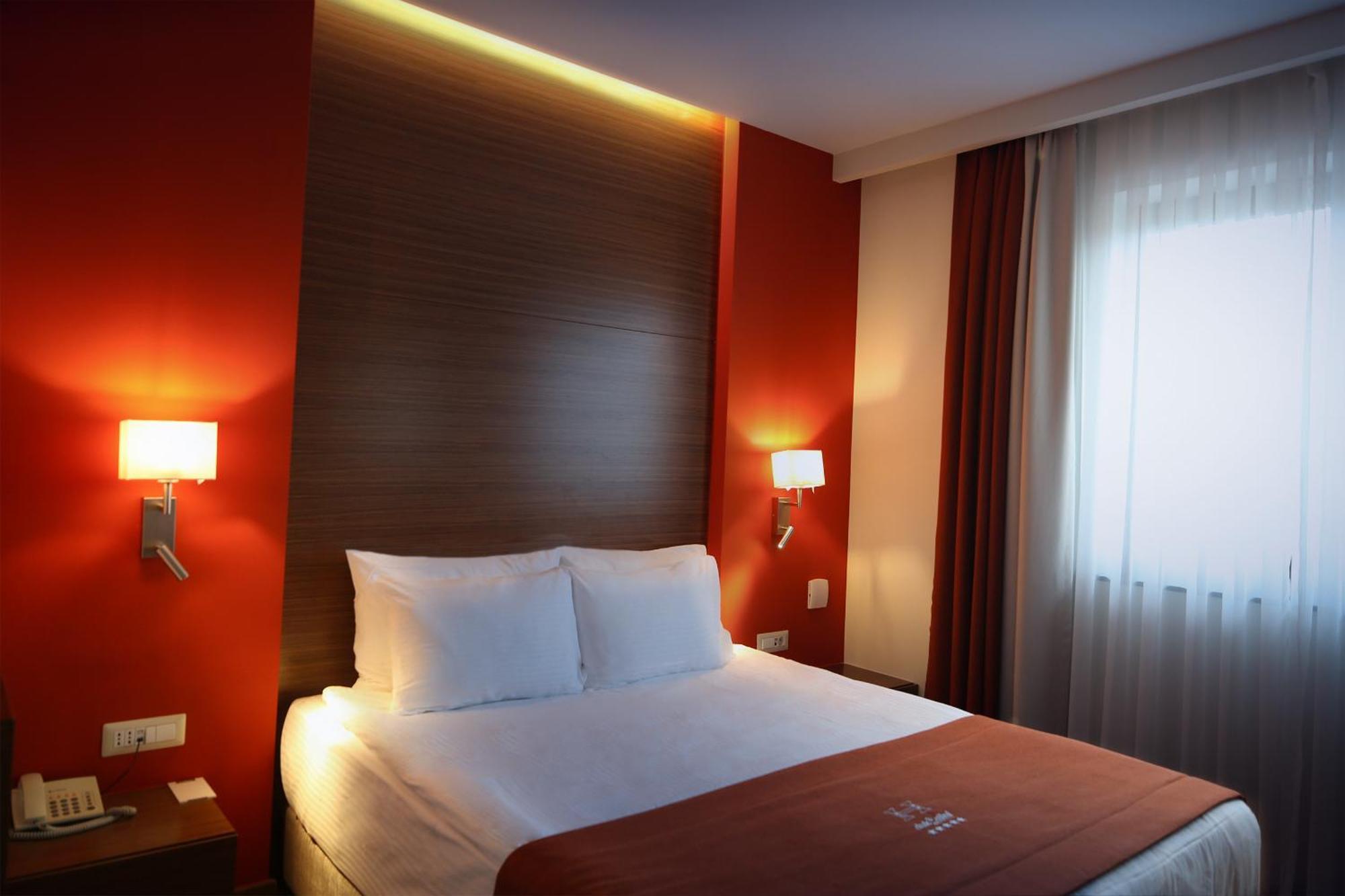 Hotel Dukagjini Печ Экстерьер фото