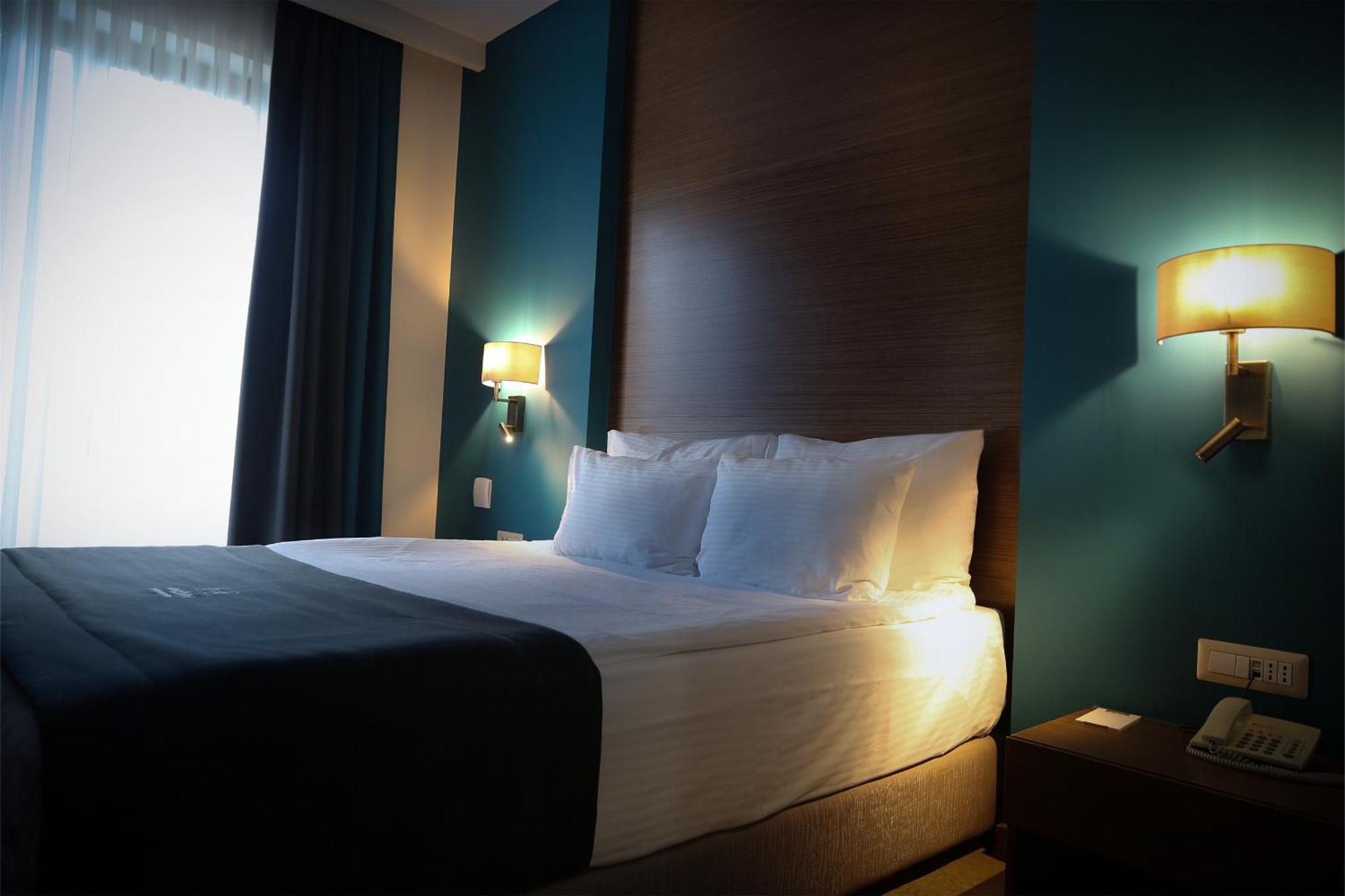 Hotel Dukagjini Печ Экстерьер фото