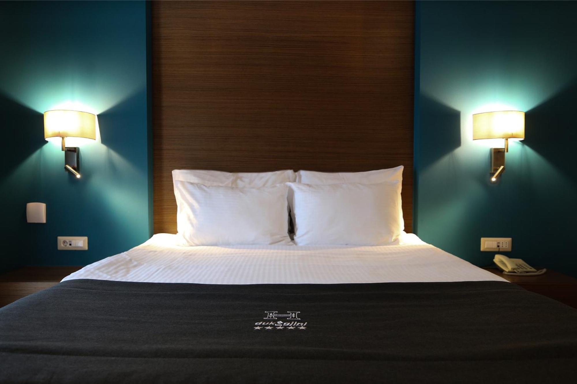 Hotel Dukagjini Печ Экстерьер фото